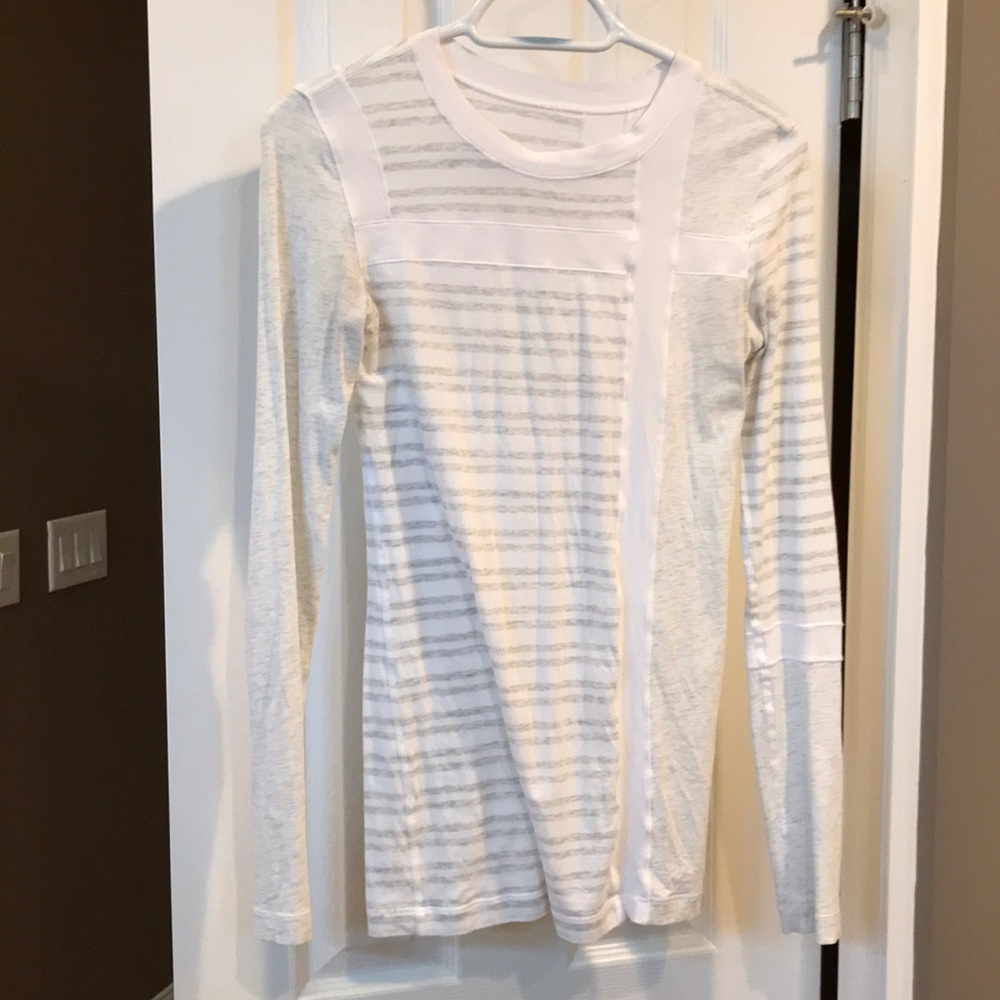 Lululemon long sleeve EUC size 4 top